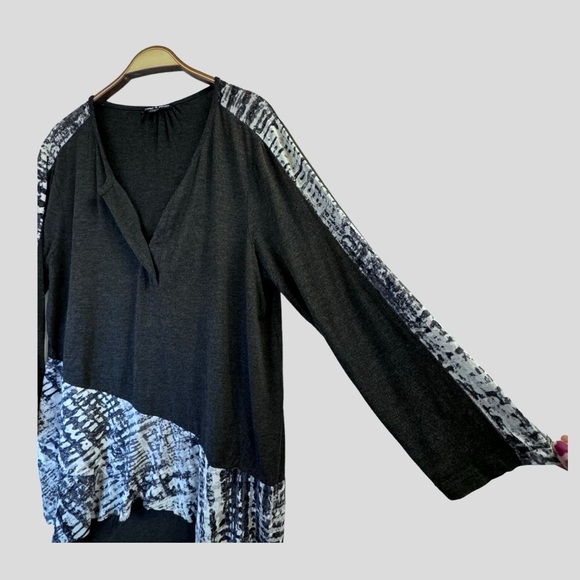 Women's Top XL Plunging Neckline Long Sleeve White Gray Print Detail Longline - Picture 3 of 11